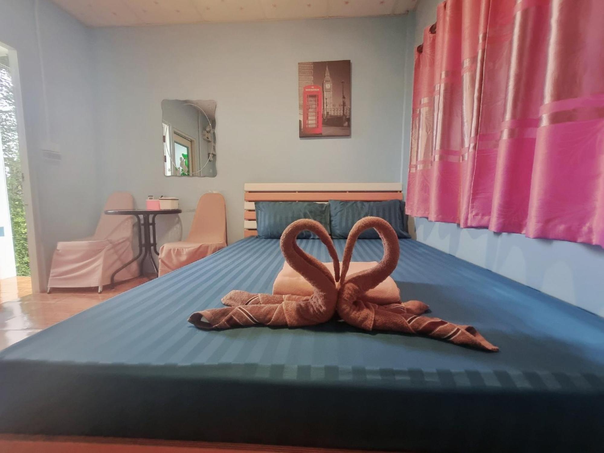In Love Resort Chainat Bagian luar foto