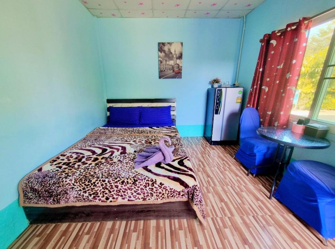 In Love Resort Chainat Bagian luar foto