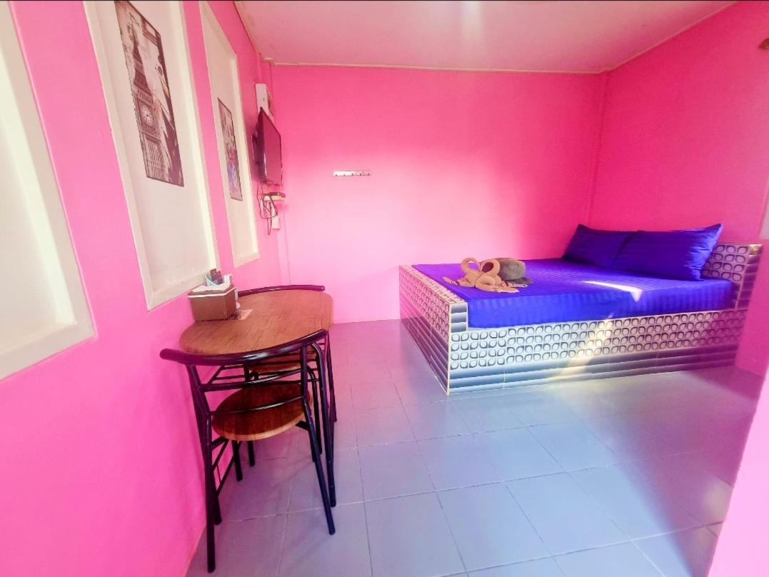 In Love Resort Chainat Bagian luar foto