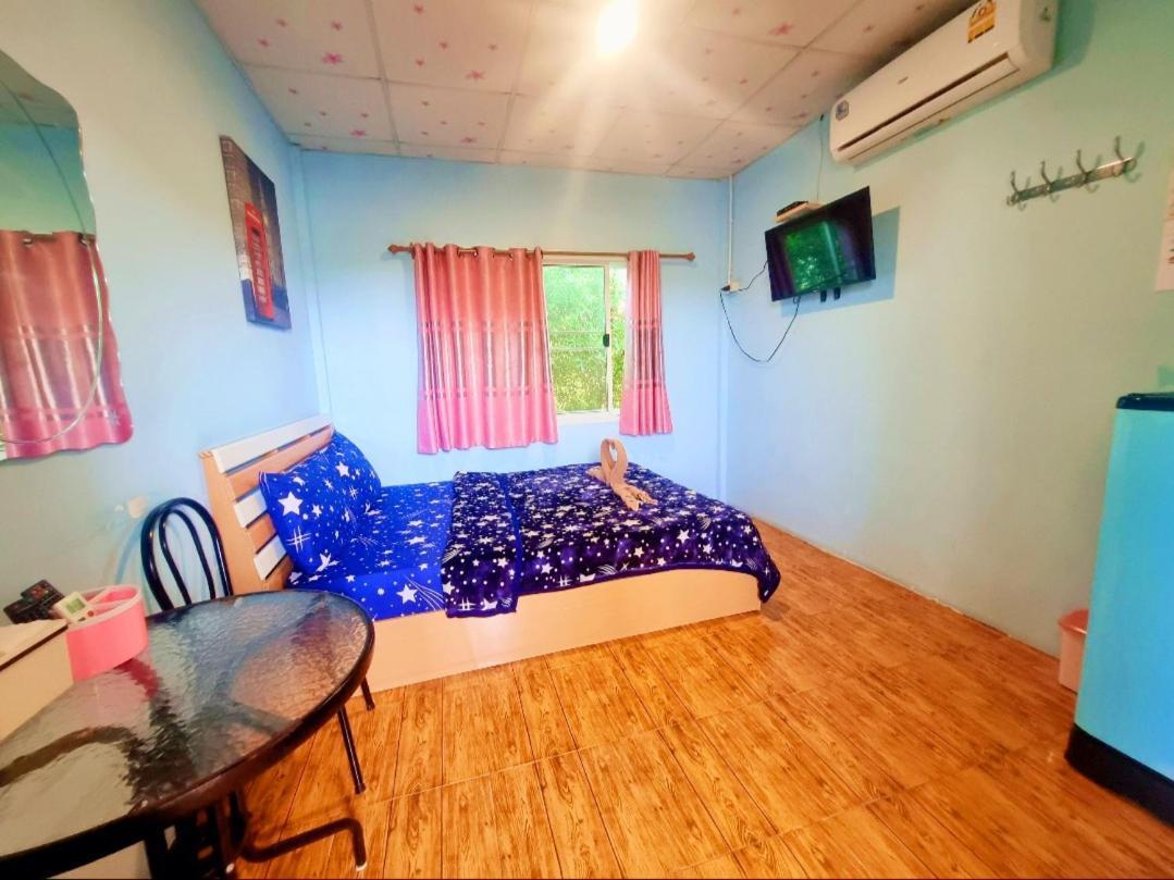 In Love Resort Chainat Bagian luar foto
