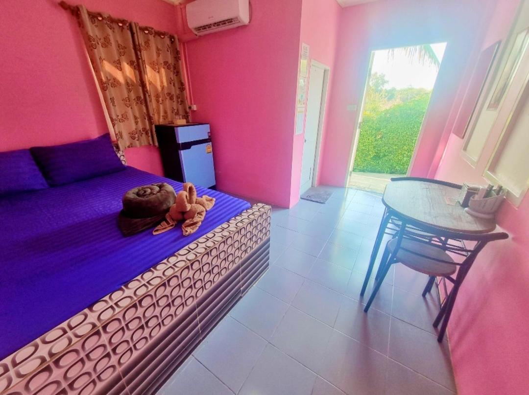 In Love Resort Chainat Bagian luar foto
