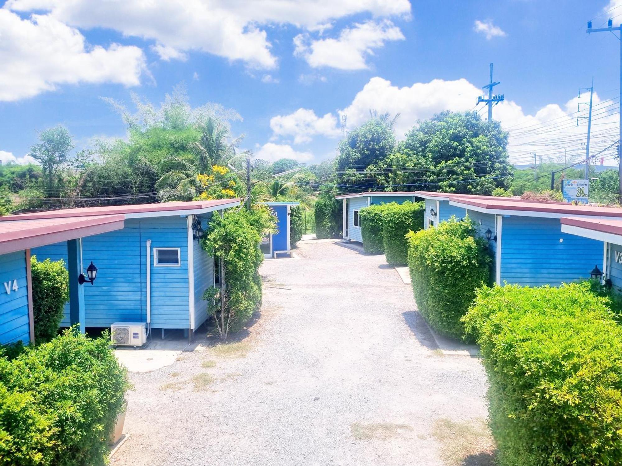 In Love Resort Chainat Bagian luar foto