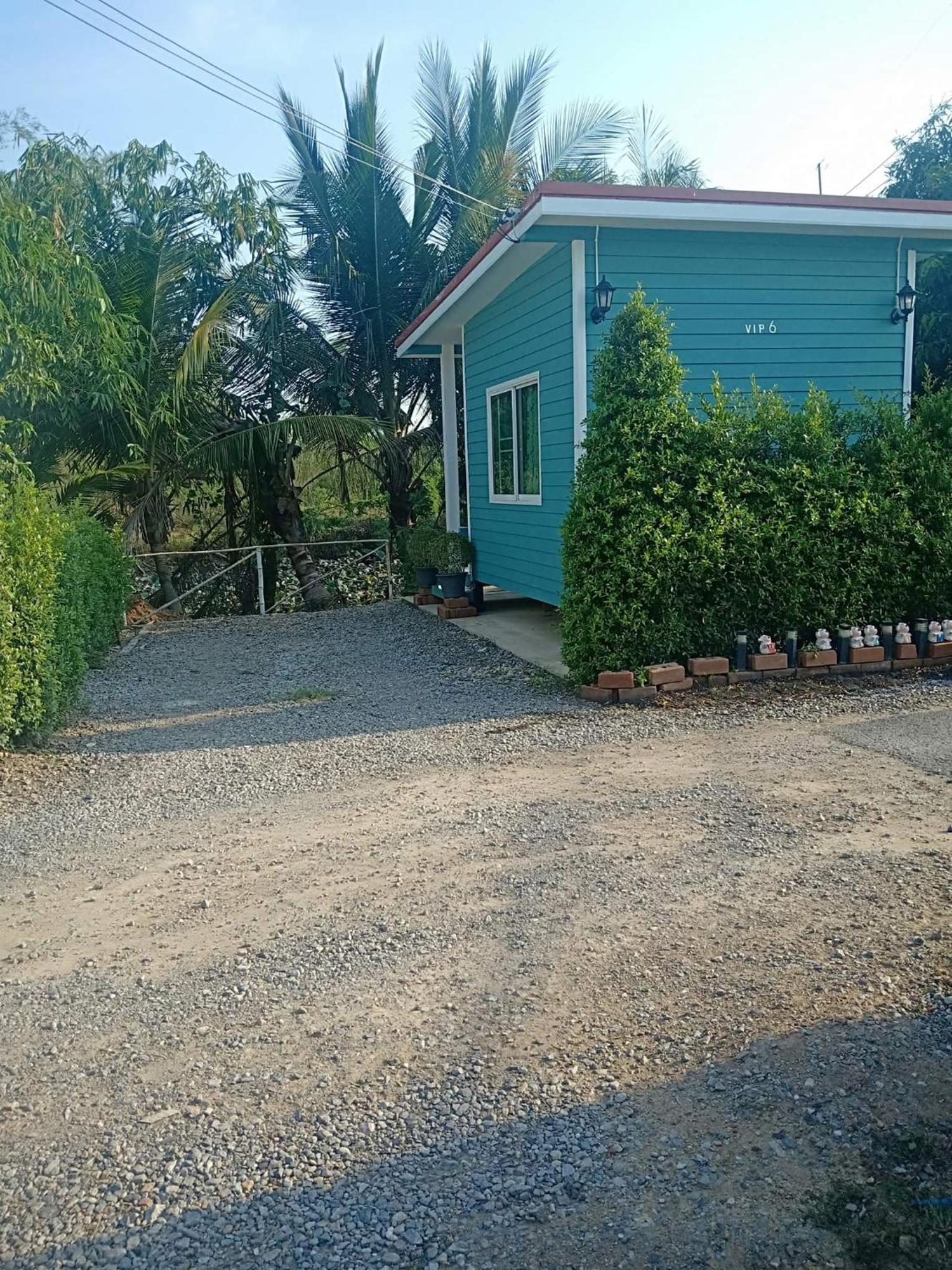 In Love Resort Chainat Bagian luar foto